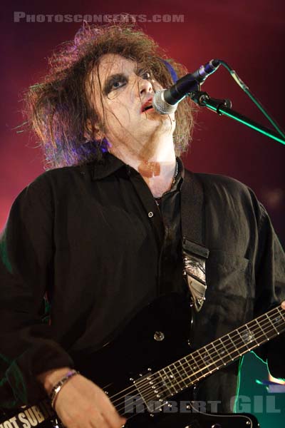 THE CURE - 2005-08-13 - SAINT MALO - Fort de St Pere - Robert James Smith